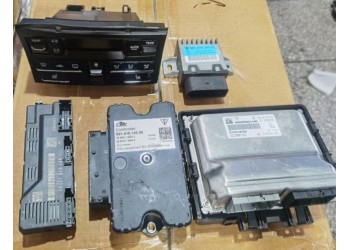 保時(shí)捷982電器 空調(diào)開(kāi)關(guān) 燃油泵模塊 手剎電腦