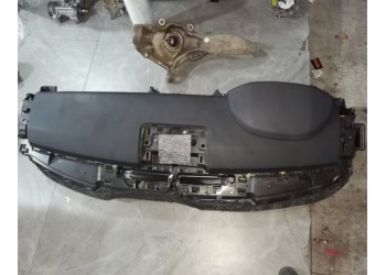 路虎發(fā)現(xiàn)5儀表臺 尾門撐桿 后擺臂 雨刮導(dǎo)流板