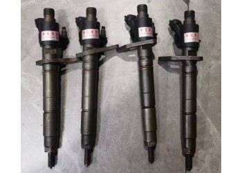 路虎發(fā)現(xiàn)5噴油嘴 發(fā)電機(jī) 空調(diào)泵 漲緊輪