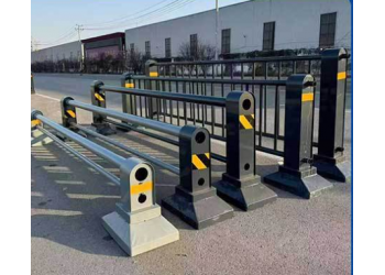 機(jī)非隔離護(hù)欄市政道路隔離欄桿中央交通防撞欄馬路人行道防護(hù)欄