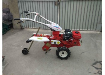 開(kāi)溝培土機(jī)的視頻 旋耕機(jī)加邊犁好使嗎 小型開(kāi)溝培土機(jī)